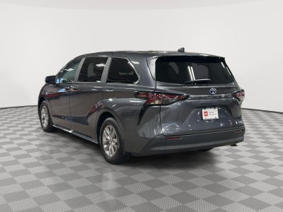 2025 Toyota Sienna XLE