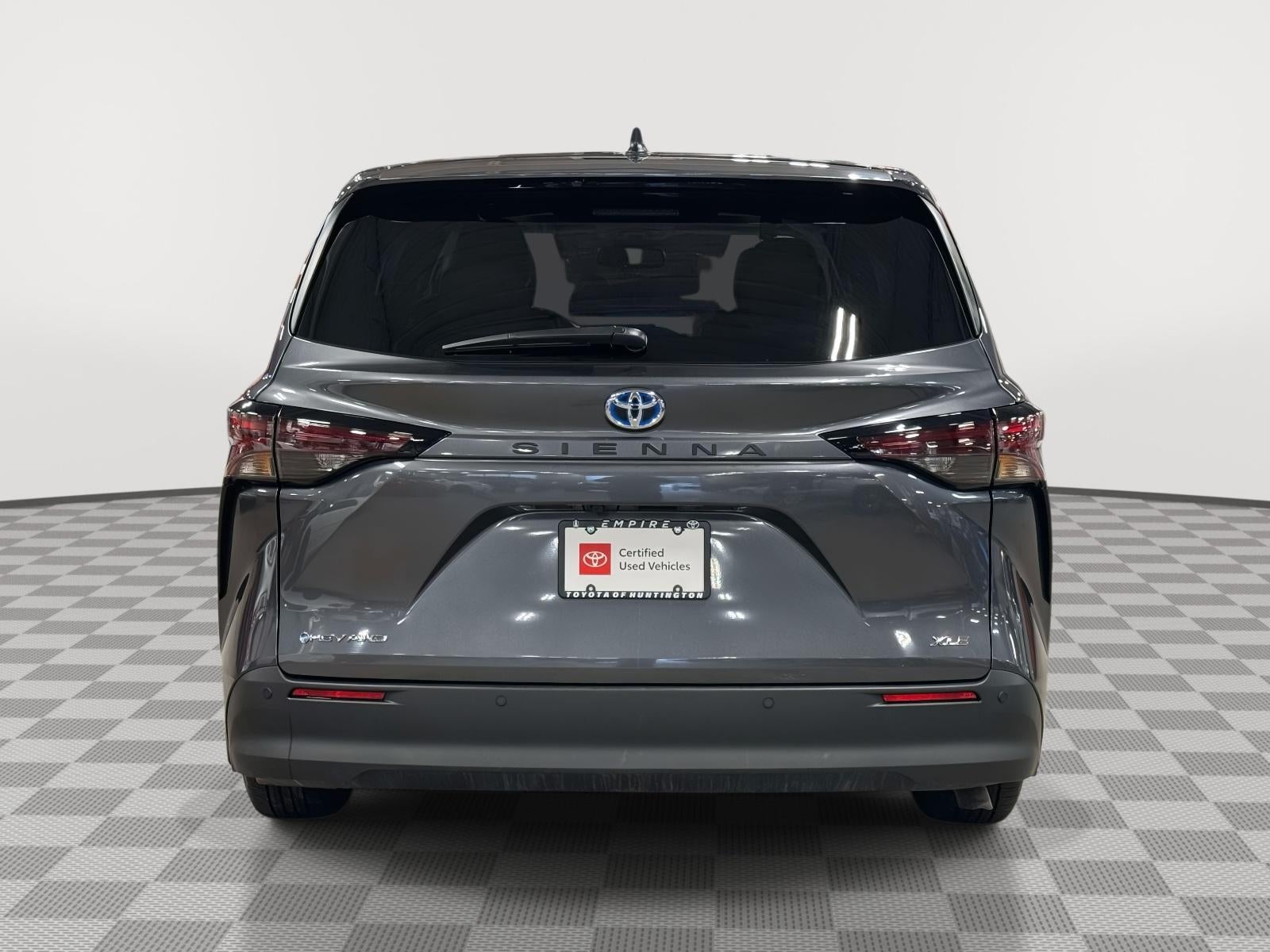 2025 Toyota Sienna XLE