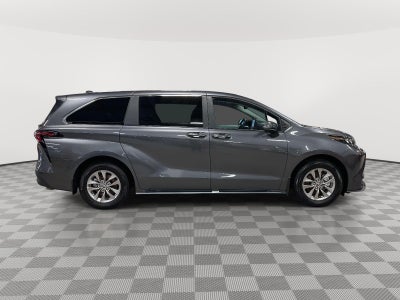2025 Toyota Sienna XLE