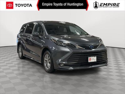 2025 Toyota Sienna XLE
