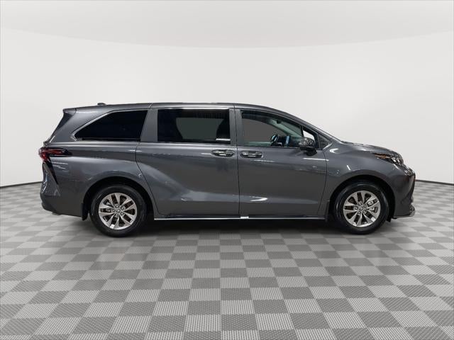 2025 Toyota Sienna XLE