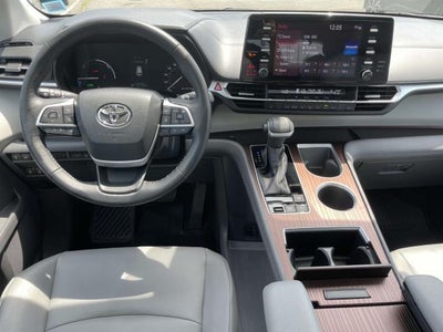 2022 Toyota Sienna XLE