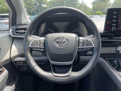 2022 Toyota Sienna XLE