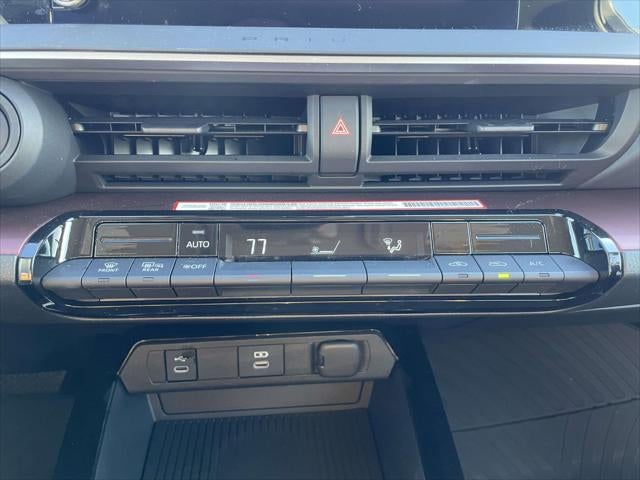 2024 Toyota Prius Prime SE