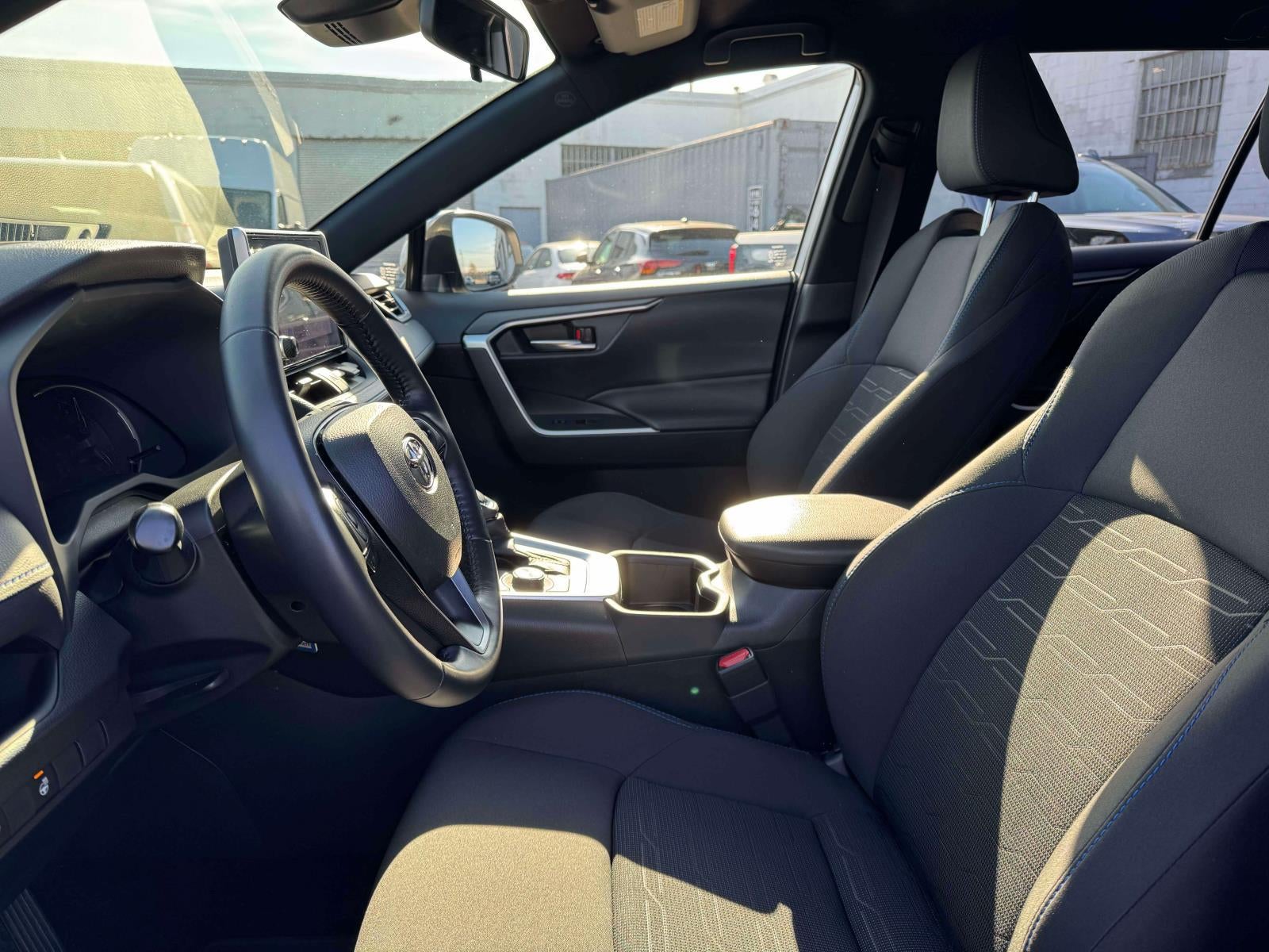 2023 Toyota RAV4 Hybrid SE