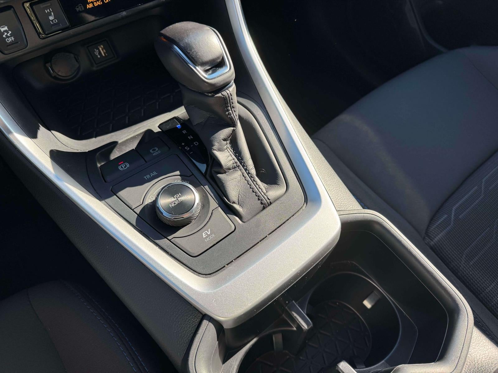 2023 Toyota RAV4 Hybrid SE