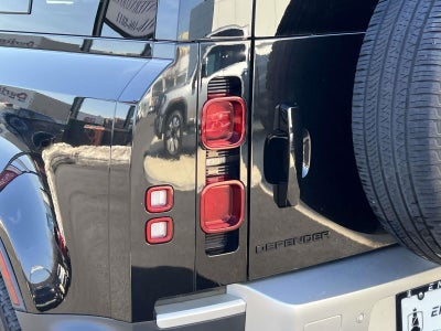 2025 Land Rover Defender 110 P300
