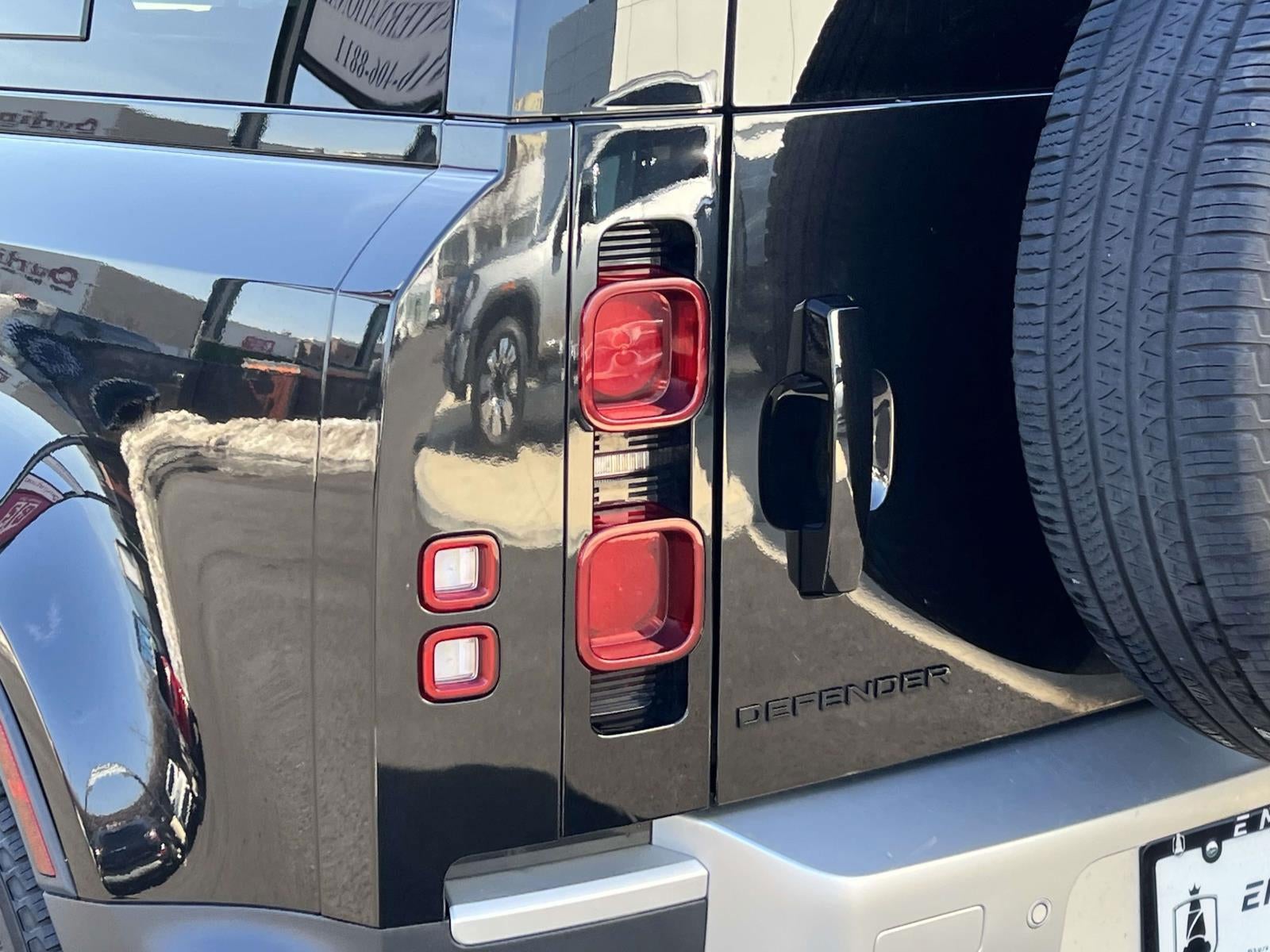2025 Land Rover Defender 110 P300