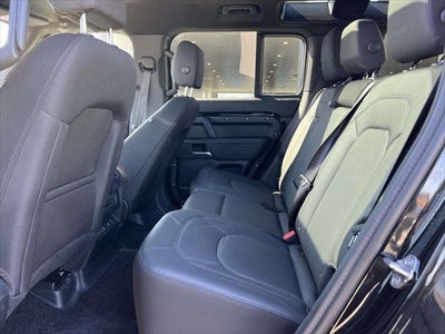 2025 Land Rover Defender 110 P300