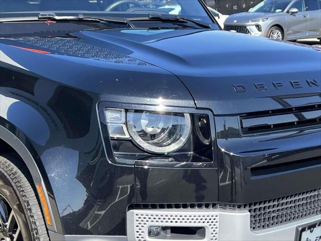 2025 Land Rover Defender 110 P300