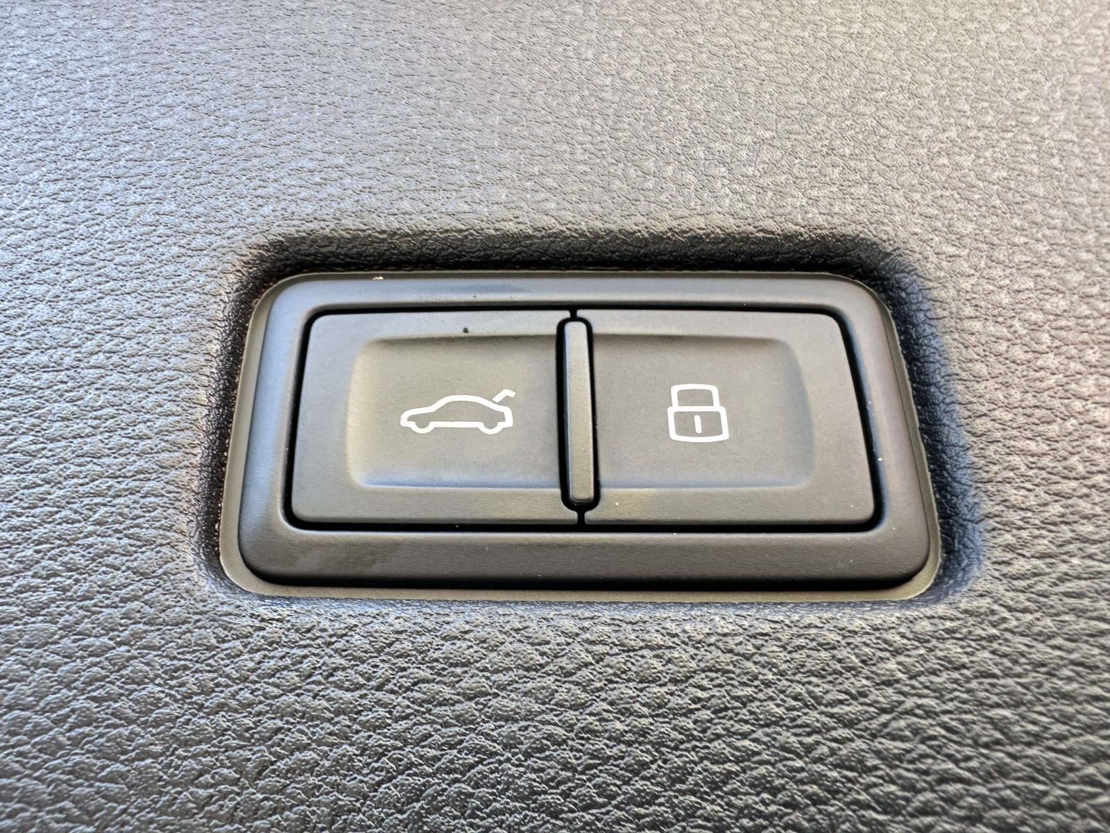 2023 Audi Q8 Premium Plus 55 TFSI quattro Tiptronic