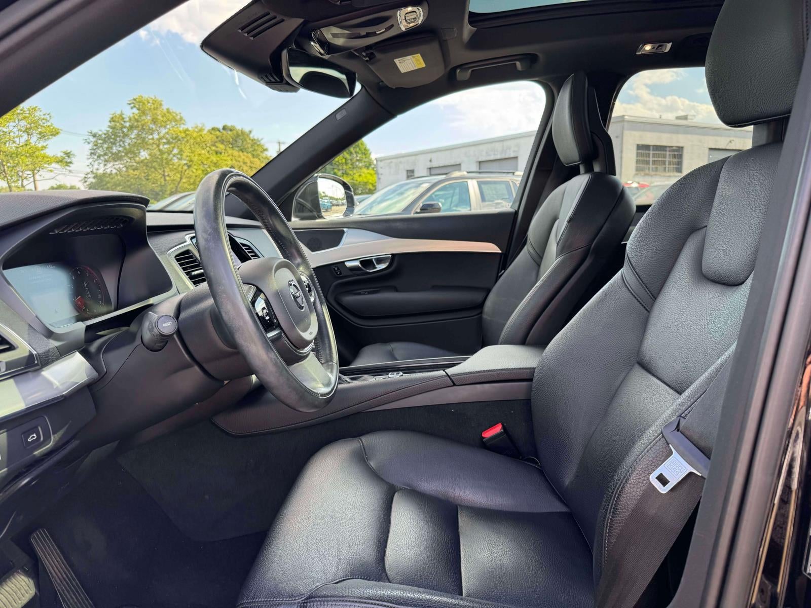 2016 Volvo XC90 T6 Momentum