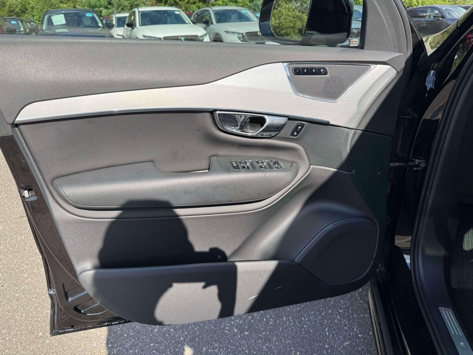 2016 Volvo XC90 T6 Momentum