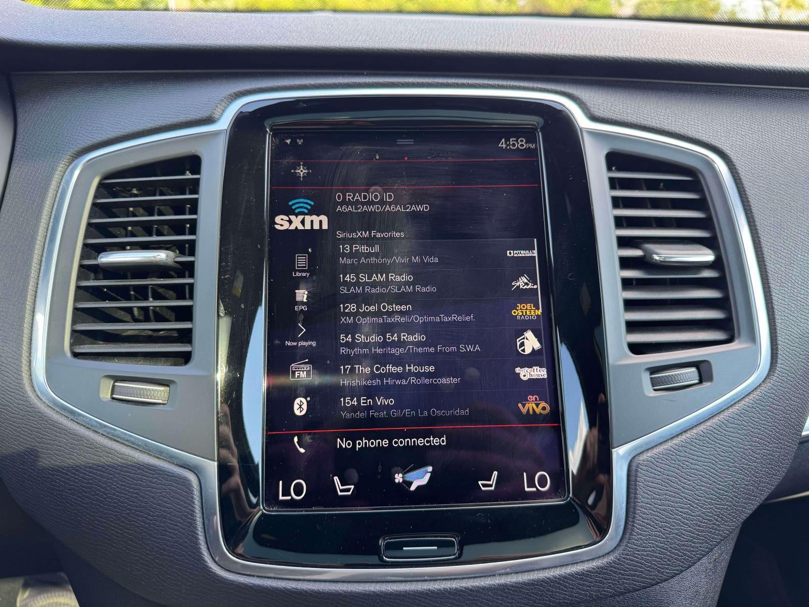 2016 Volvo XC90 T6 Momentum